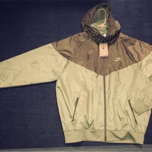 Mens Brand New w Tags Nike WindRunner Jacket.Size XL.Never worn.